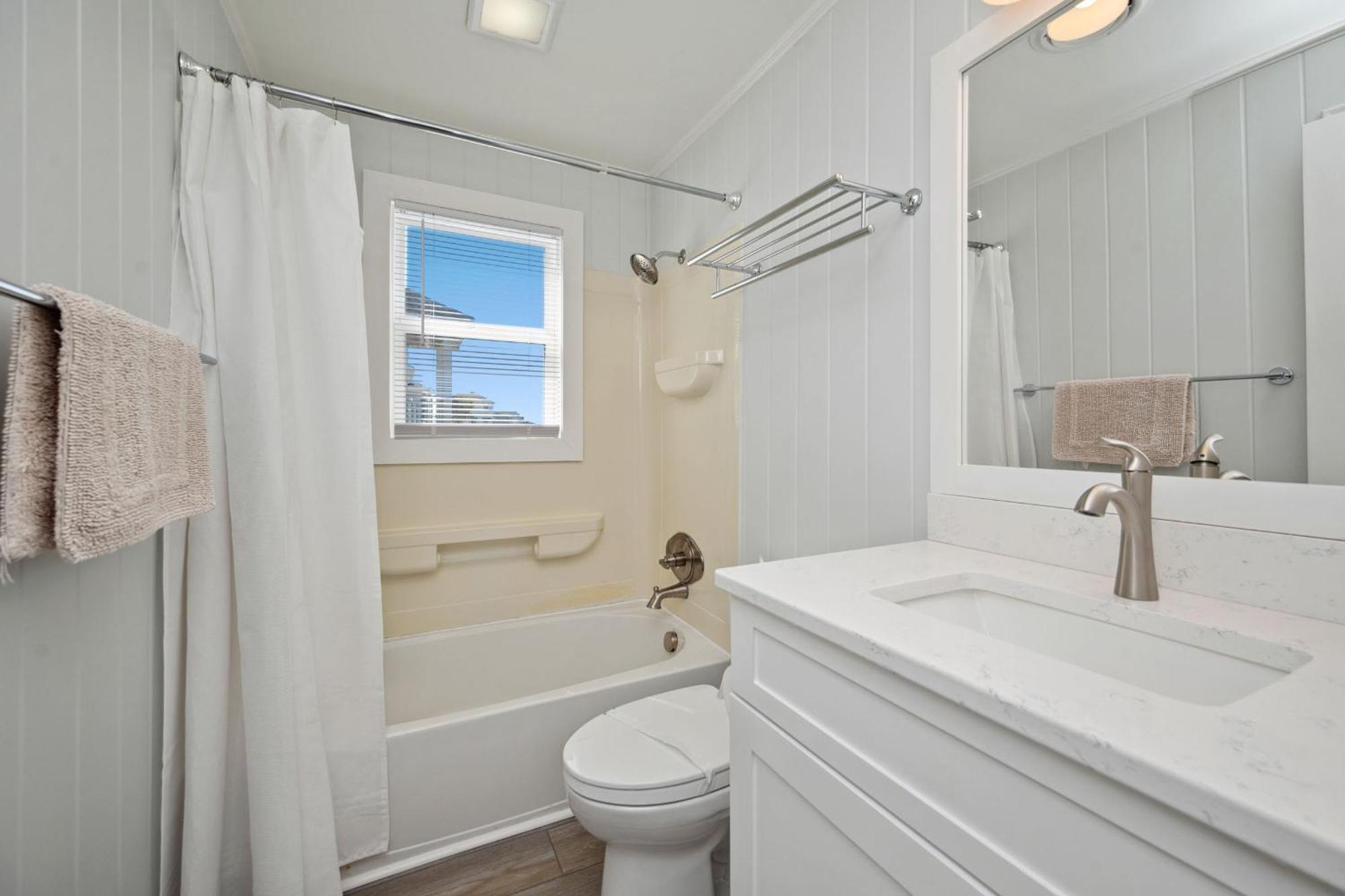 Re-Juvenated Villa Oak Island Luaran gambar